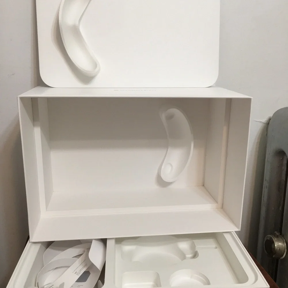 Apple Vision Pro Empty Box And Shopping Bag Only. Please Noted it’s ONLY EMPTY